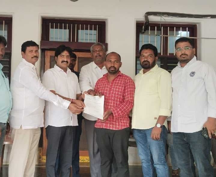 బాధిత కుటుంబానికి రూ.2 లక్షల ఎల్వోసీ - Udayam