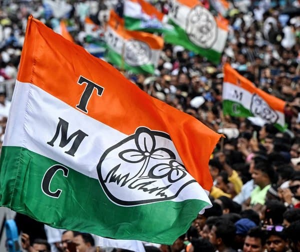 ఇద్దరు ఎమ్మెల్యేలను బహిష్కరించిన టీఎంసీ