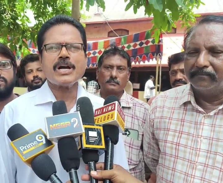 84 మందికి పట్టాలు - Udayam