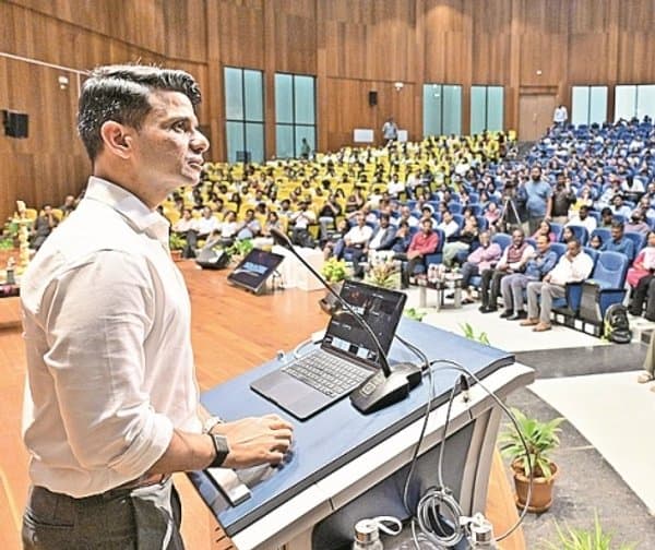 అంతరిక్ష రంగంలో యువతే కీలకం - Udayam Digital