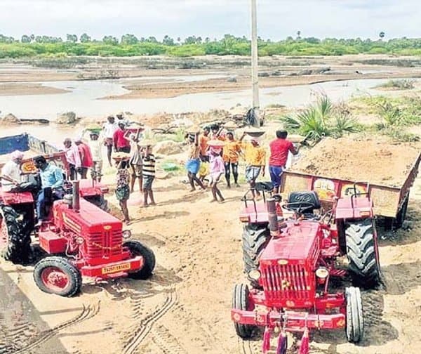 గోదావరిలో ఇసుక మాఫియా దందా - Udayam Digital