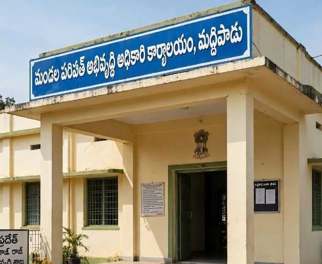 మద్దిపాడులో 15 నామినేషన్ల ఉపసంహరణ - Udayam