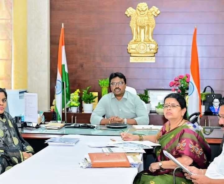 పబ్లిక్ పరీక్షల్లో ప్రభుత్వ విద్యార్థుల ప్రతిభ - Udayam