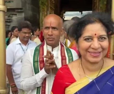 తిరుమల శ్రీవారి సేవలో మాజీ ఈవోలు - Udayam