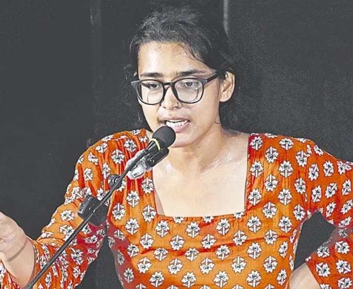 పేపర్ లీక్లపై నేహా బోరా - Udayam