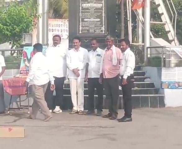 సాయన్న ఆశయాల సాధనకు కృషి చేయాలి - Udayam