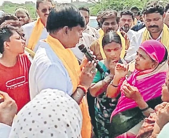 హామీలు అమలు చేయక నిండా ముంచారు - Udayam