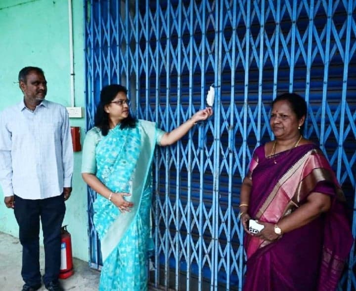 EVM గోడౌన్ను తనిఖీ చేసిన కలెక్టర్ - Udayam