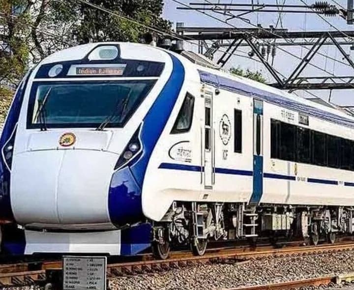 అనకాపల్లిలో గంటపాటు వందేభారత్ నిలిపివేత - Udayam