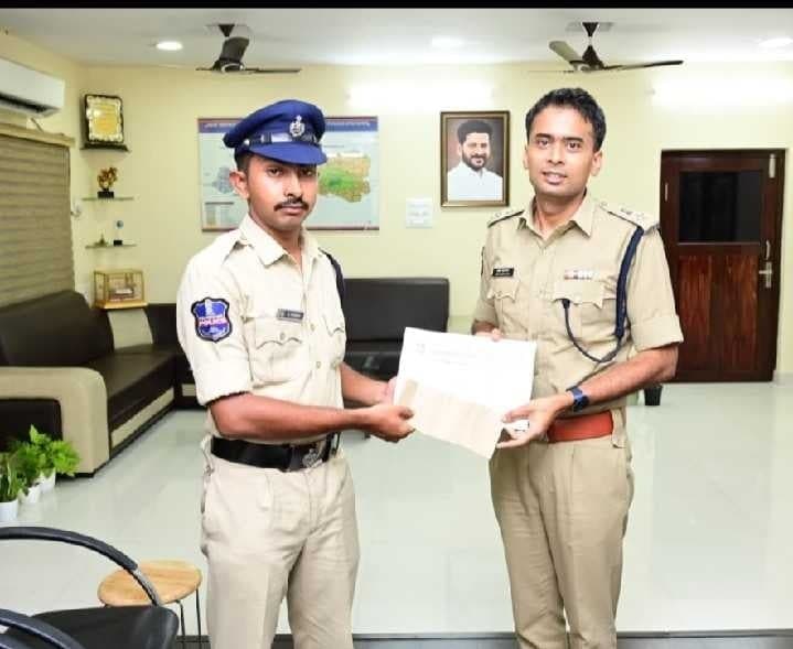 గంజాయి సమాచారంపై కానిస్టేబుల్కు రివార్డు - Udayam