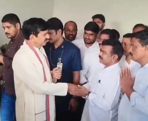 నారాయణపురంలో దసరా పూజల్లో మంత్రి - Udayam