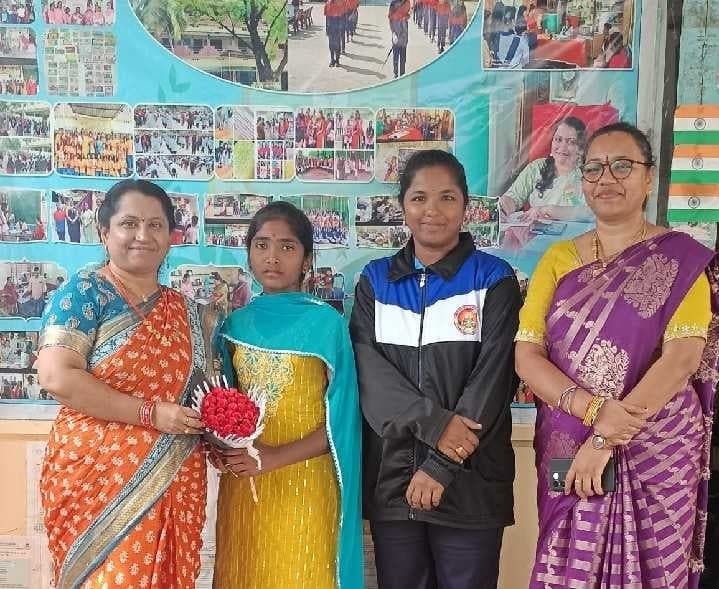 జాతీయ సాఫ్ట్బాల్ పోటీలకు తొర్రూరు విద్యార్థిని - Udayam