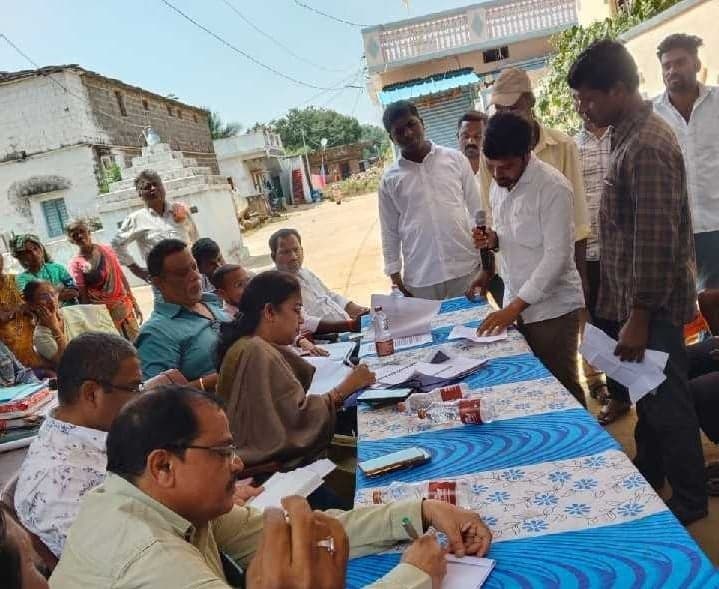 గండీడ్లో భూసర్వే సమస్యలపై సమీక్ష - Udayam