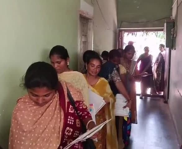 దమ్మపేటలో 130 ఆయా పోస్టులకు 628 దరఖాస్తులు - Udayam