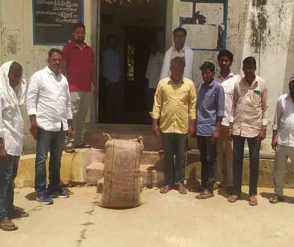 ధాన్యం రైతులపై పోలీసు కేసులు