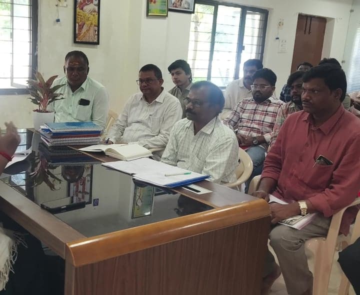 సాగునీటి పనులు వేగవంతం చేయాలి: సీతక్క - Udayam