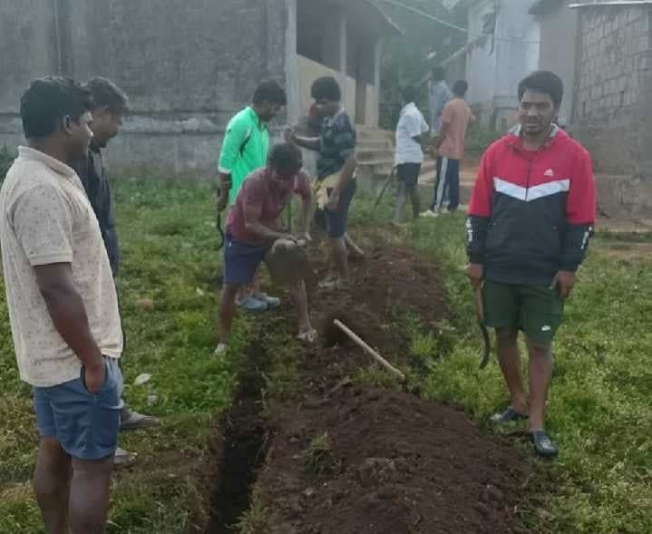 గ్రామస్థుల చొరవతో పాఠశాలకు నీరు - Udayam