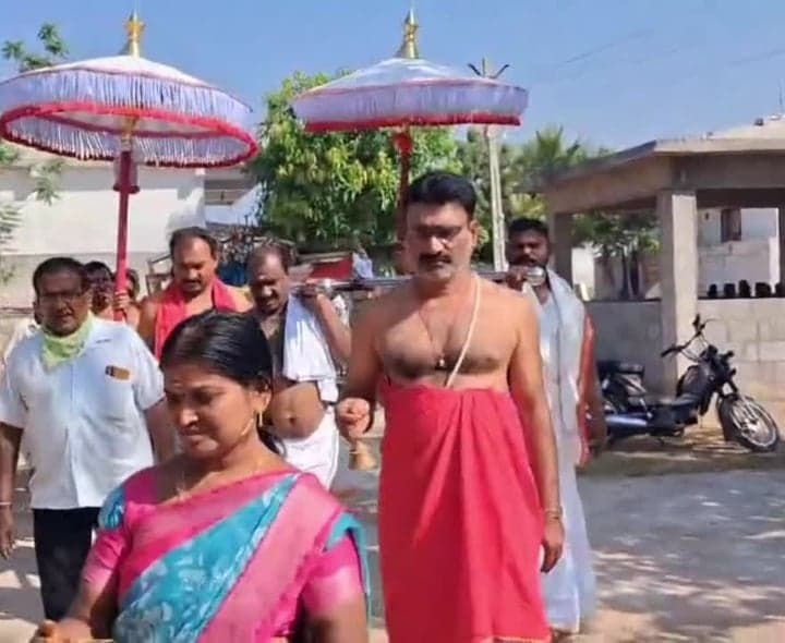 రుద్రవరంలో హనుమాన్ ఆలయంలో పల్లకి సేవ - Udayam