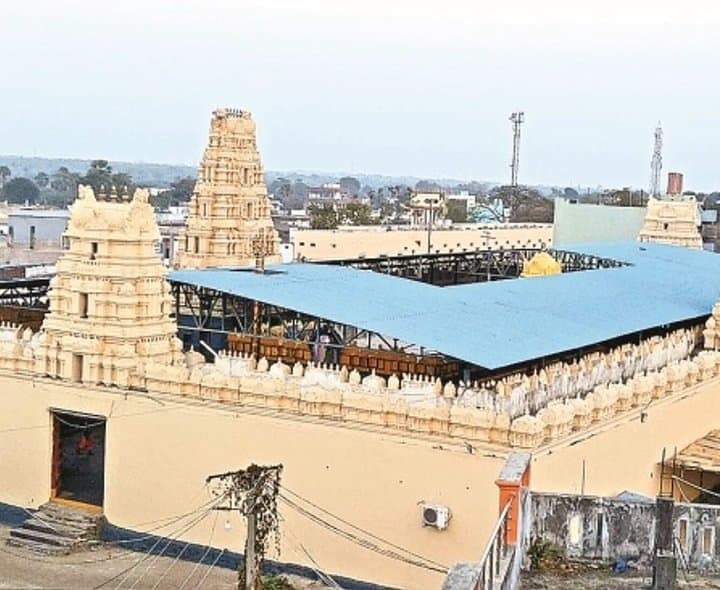 ప్రసిద్ధ ఆలయానికి పట్టని అభివృద్ధి - Udayam Digital
