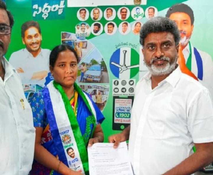 కాకుమానులో వైసీపీ అభ్యర్థులకు బీ-ఫారాలు - Udayam