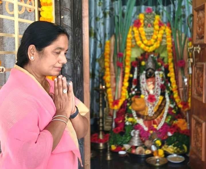 ఎల్లమ్మను దర్శించుకున్న ఎమ్మెల్యే సునీత - Udayam
