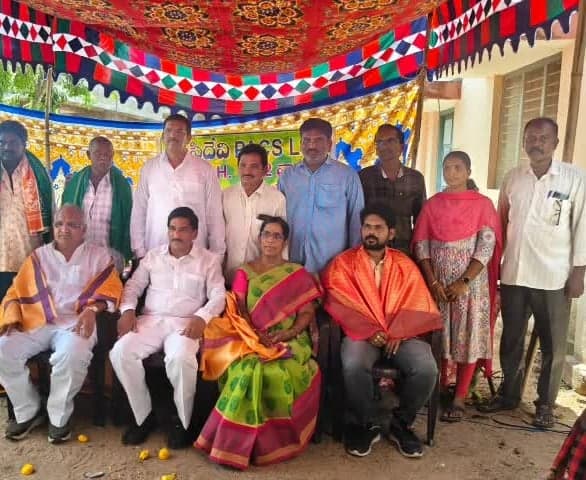 రుణాలు సకాలంలో చెల్లించాలి - Udayam