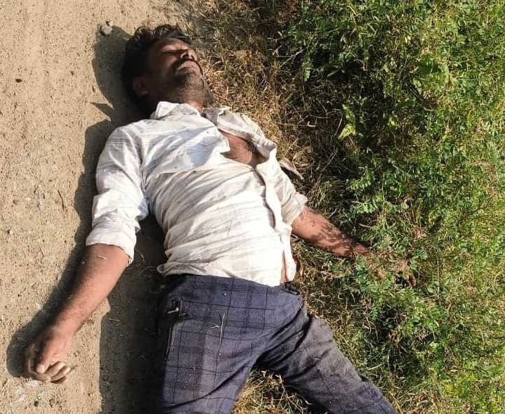 ఆడేపల్లి వద్ద బైక్ ప్రమాదం.. వ్యక్తికి తీవ్ర గాయాలు - Udayam