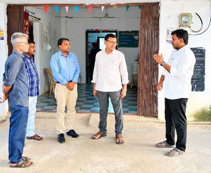 కడెంలో ప్రజా సమస్యలపై డీపీఓకు వినతి - Udayam