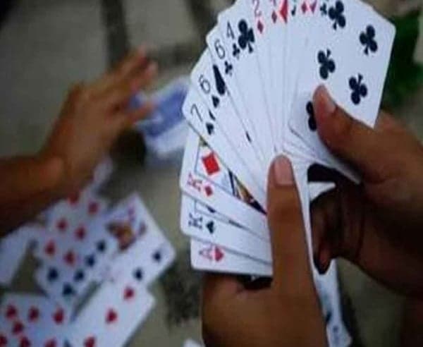 నిజామాబాద్లో పేకాట స్థావరంపై దాడి - Udayam