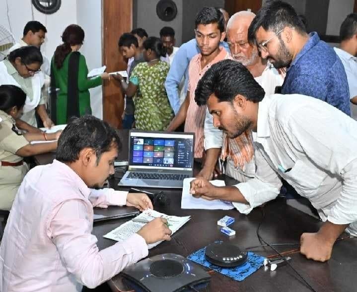 జీనియస్ స్కూల్పై చర్యలు తీసుకోవాలి - Udayam