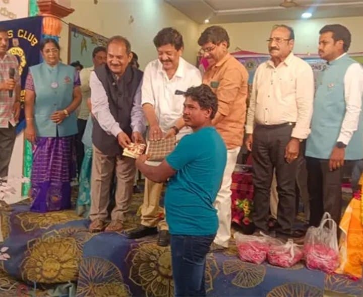 సేవలో లయన్స్ క్లబ్ ముందంజ - Udayam