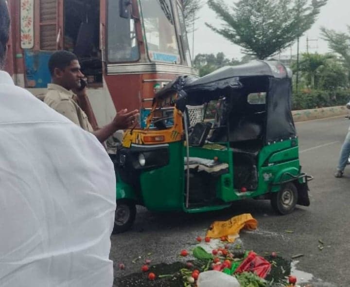 కడప రిమ్స్ మార్గంలో ఆటో ప్రమాదం - Udayam