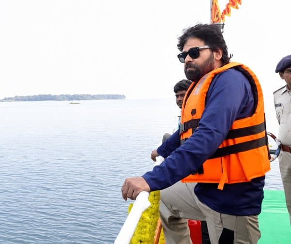 పుష్కర ఘాట్లను పరిశీలించిన పవన్ - Udayam Digital
