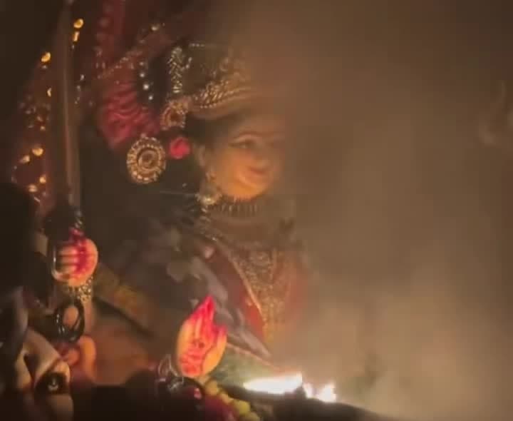 లలితా త్రిపుర సుందరిగా దుర్గామాత దర్శనం - Udayam