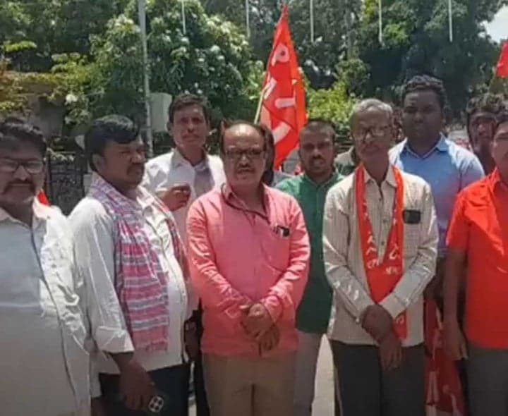 పేదలకు ఎర్ర జెండానే అండ: ప్రభాకర్ రెడ్డి - Udayam