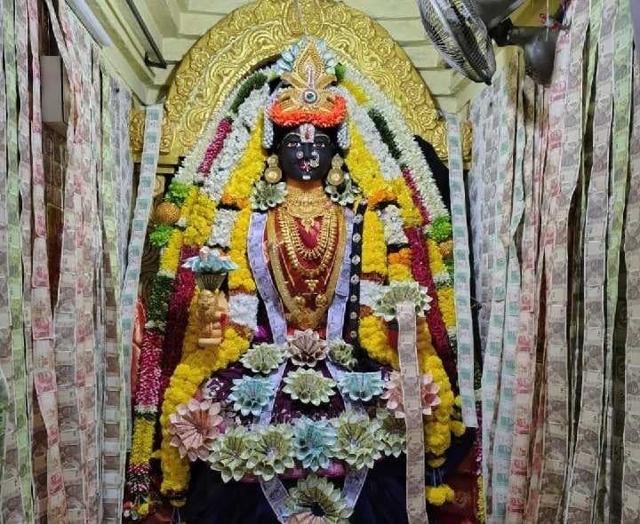 నోట్లతో మహాలక్ష్మిగా దుర్గాదేవి - Udayam