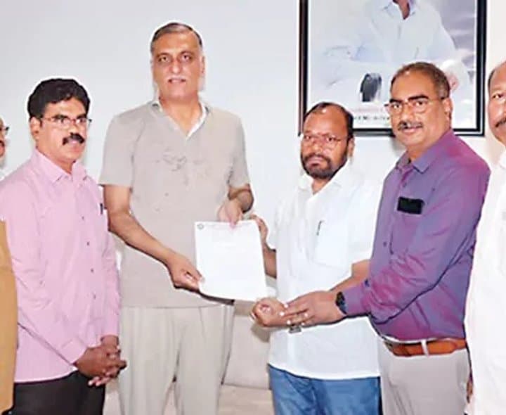 సెకండరీ హెల్త్ డైరెక్టర్ నియామకంపై హరీశ్రావు డిమాండ్ - Udayam Digital