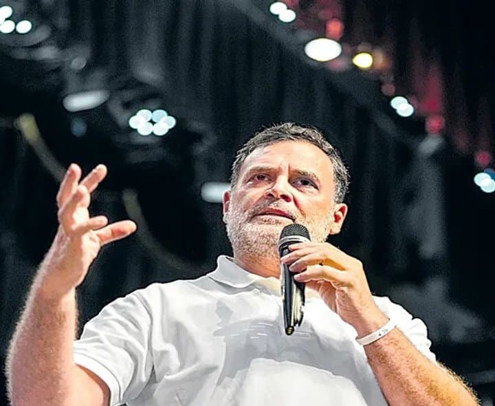 బీజేపీ ఆర్ఎస్ఎస్పై రాహుల్ ఫైర్ - Udayam