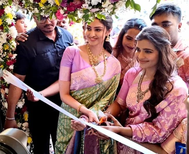 సన్సిటీలో వస్త్ర దుకాణం - Udayam