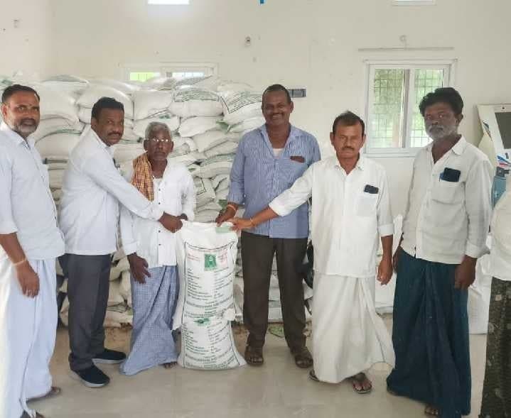 నకరికల్లులో శనగ విత్తనాల పంపిణీ - Udayam