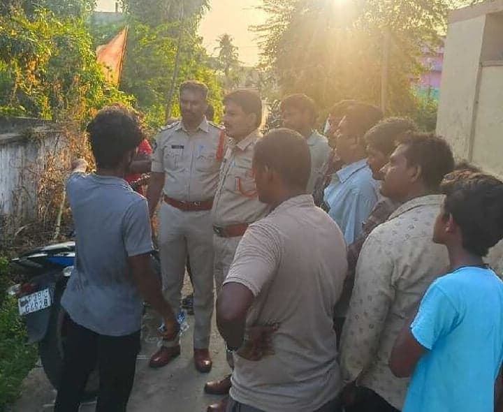 కాపవరంలో కుటుంబ కలహాలు.. అత్తపై కత్తితో దాడి