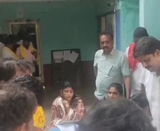 కొయ్యలగూడెంలో నామినేషన్లకు భారీ స్పందన - Udayam