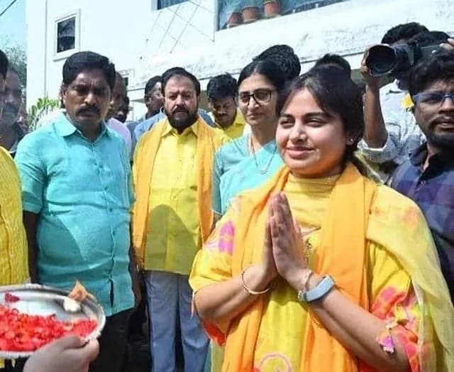 పెదవేగి జడ్పీటీసీ స్థానంలో నవ్యశ్రీ ఏకగ్రీవం - Udayam