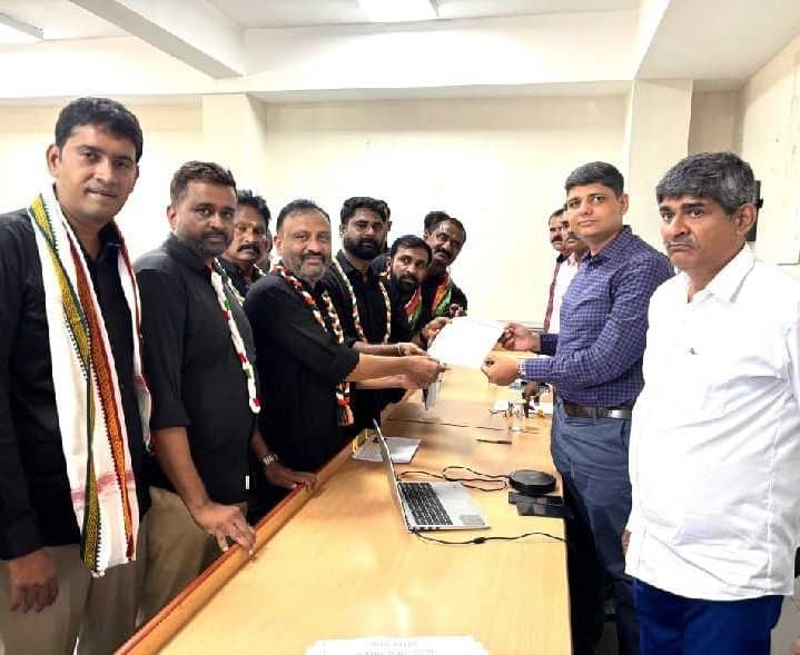 కామారెడ్డిలో కలెక్టర్కు కాంగ్రెస్ నేతల వినతి - Udayam