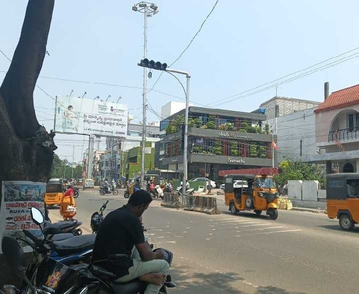 రాజమండ్రిలో పెరిగిన ఎండ తీవ్రత - Udayam