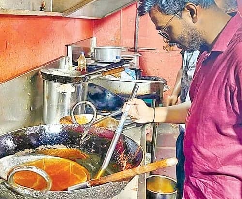 హోటళ్లలో కల్తీ గుట్టు రట్టు - Udayam