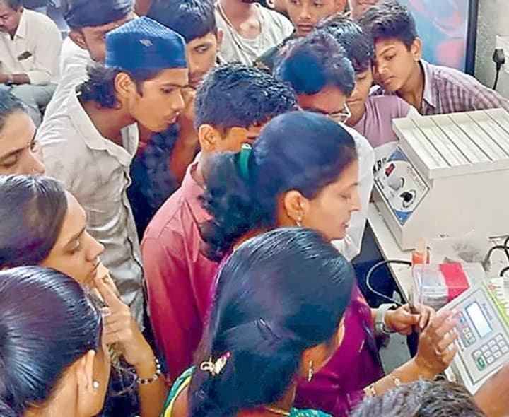 చిట్టి చేతులతో మట్టి పరీక్షలు - Udayam