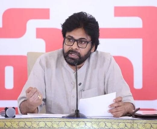 కాకినాడ వర్షాలపై పవన్ సమీక్ష - Udayam