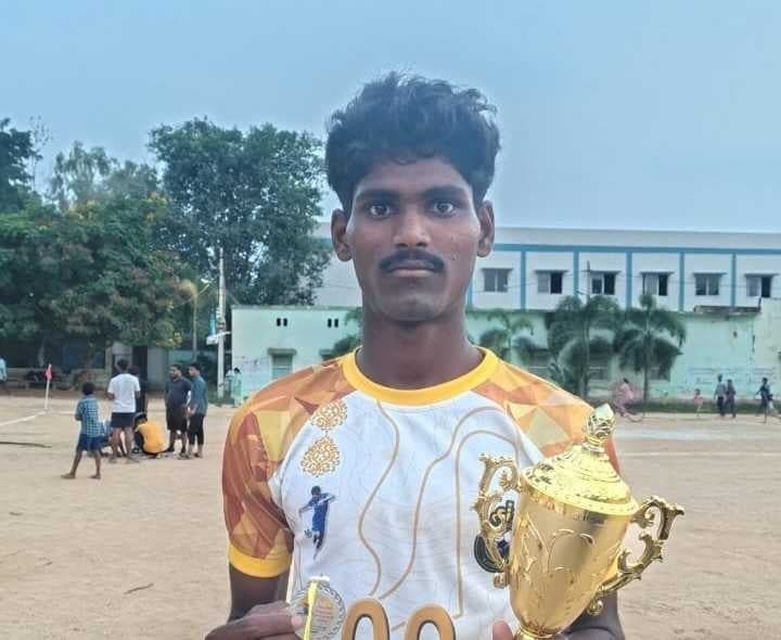 జాతీయ ఫుట్బాల్ పోటీలకు గురుకుల విద్యార్థి - Udayam