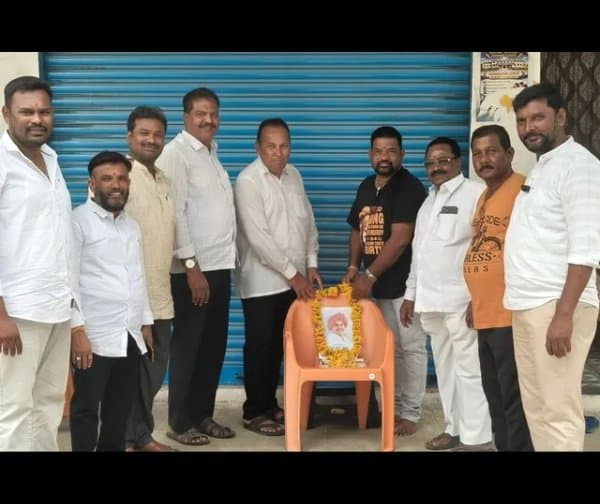 వైఎస్సార్కు నివాళులర్పించిన కాంగ్రెస్ నేతలు - Udayam Digital